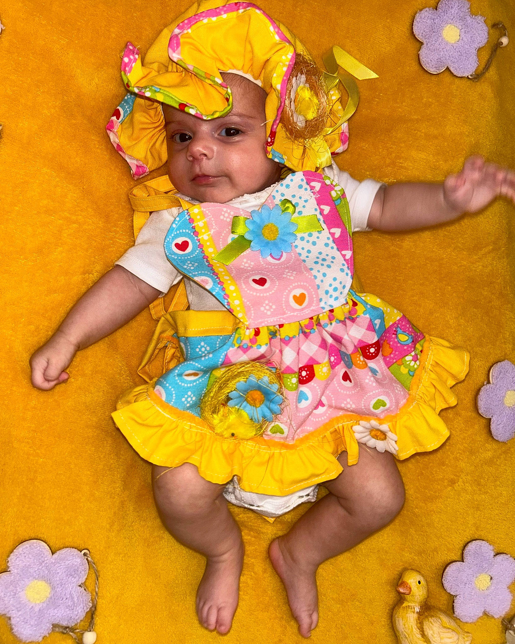 Ally a rejoint le concours — aidez-le/la à gagner de superbes lots ! baby_toddler_clothing, child, costume_hat, day_dress, dress, flower, fun, happy, headwear, magenta, pattern, peach, person, petal, pink, play, product, ruffle, sleeve, textile