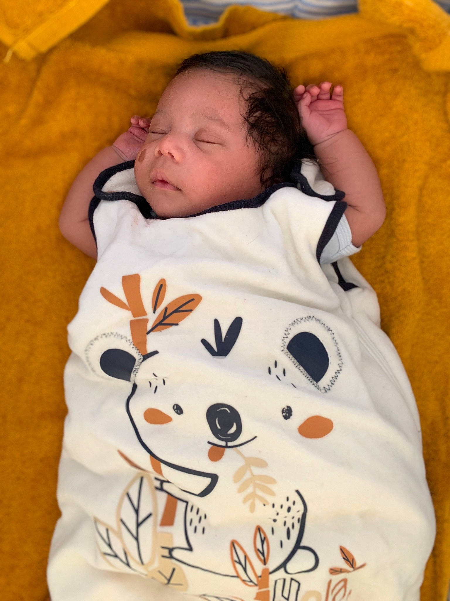 Lysandre a rejoint le concours — aidez-le/la à gagner de superbes lots ! baby, baby_sleeping, bedtime, blanket, cheek, child, linens, person, product, sleep, textile, toddler