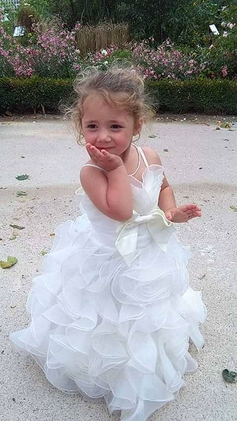 Lisiana participe au concours pour gagner de l'argent avec cette photo : bridal_clothing, bride, child, clothing, dress, flower, flower_girl, gown, infant, joy, person, pink, toddler, wedding_dress