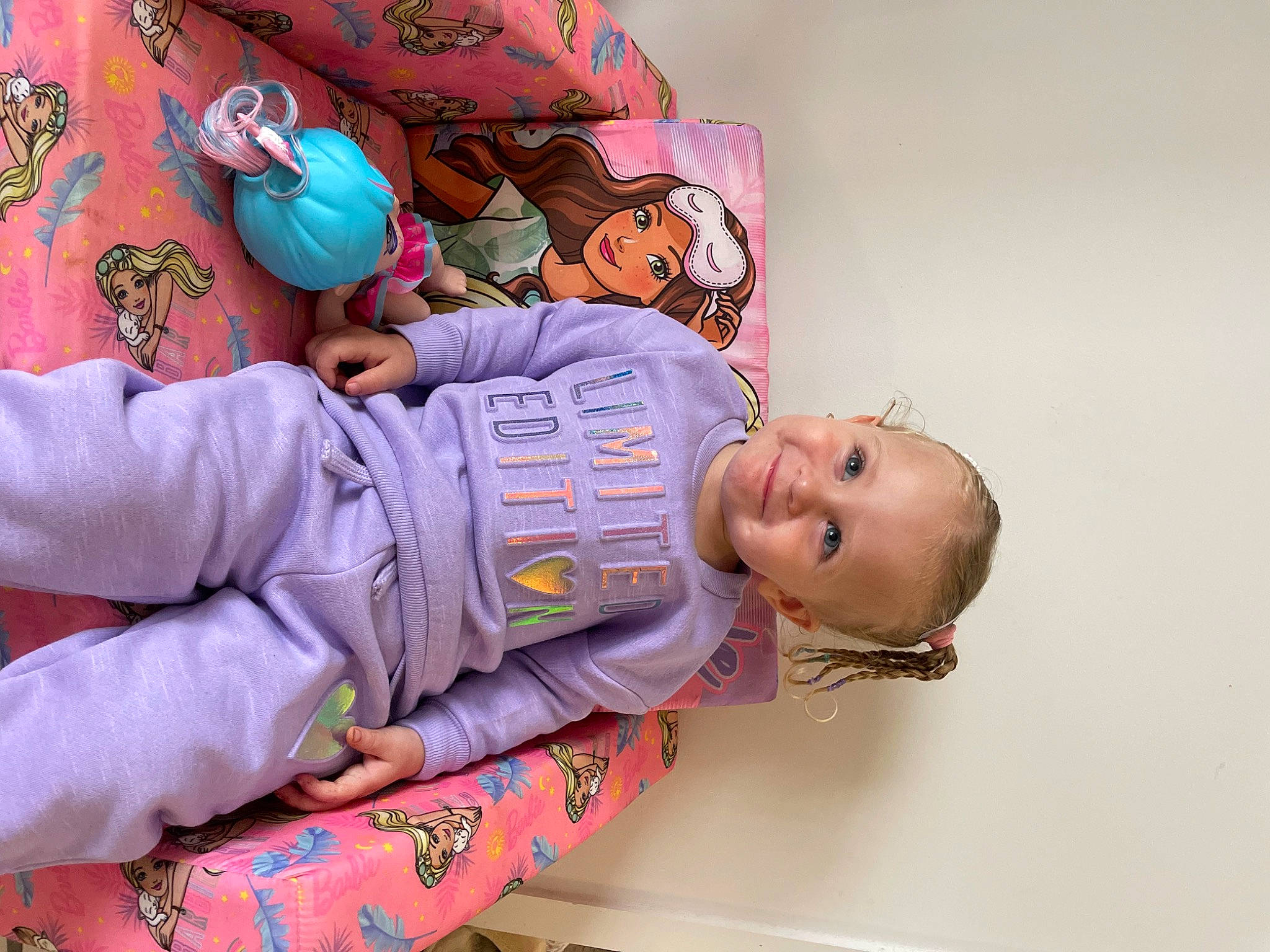 Chikyra is registered to the contest to win money with this photo: arm, baby, baby_toddler_clothing, child, comfort, fun, happy, joint, joy, mouth, pattern, person, pink, plant, purple, room, sleeve, smile, t_shirt, textile