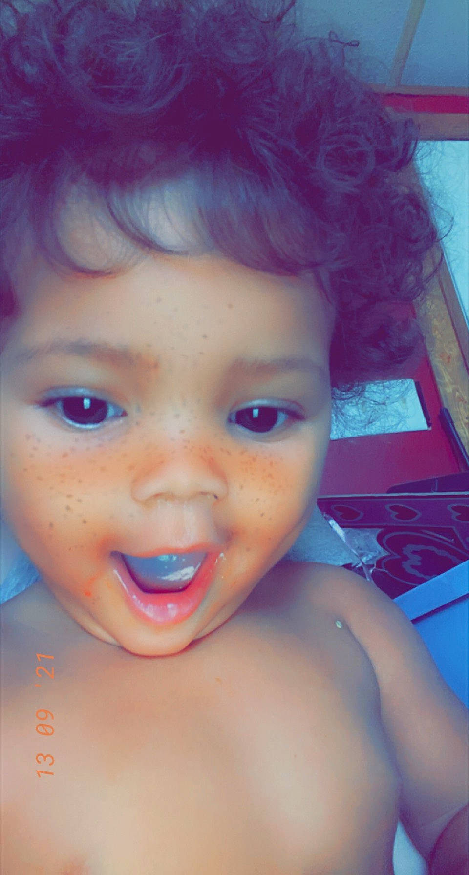 Naminé is registered to the contest to win money with this photo: arm, cheek, chin, ear, eyebrow, eyelash, forehead, hair, hairstyle, hand, human_body, jaw, lip, mouth, muscle, neck, nose, organ, person, skin