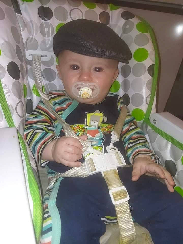 Alessio a rejoint le concours — aidez-le/la à gagner de superbes lots ! baby, baby_products, baby_toddler_clothing, cap, chair, child, comfort, cool, design, facial_expression, fun, headwear, linens, outerwear, pattern, person, personal_protective_equipment, room, sitting, sleeve