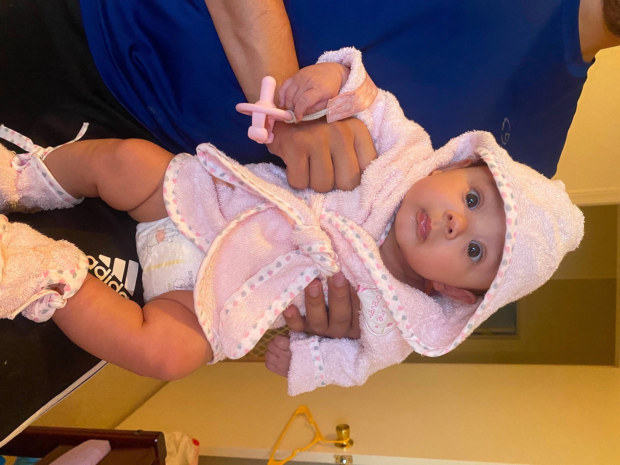 Waylynn is registered to the contest to win money with this photo: arm, baby_toddler_clothing, bracelet, embellishment, headwear, nail, peach, person, surprise, wrist