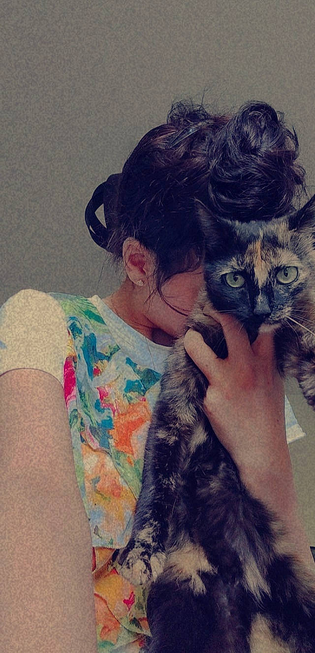 Mimi participe au concours pour gagner de l'argent avec cette photo : beard, canidae, carnivore, cat, comfort, companion_dog, cool, dog_breed, fawn, felidae, fur, gesture, happy, hug, long_hair, nail, shoulder, small_to_medium_sized_cats, snout, whiskers