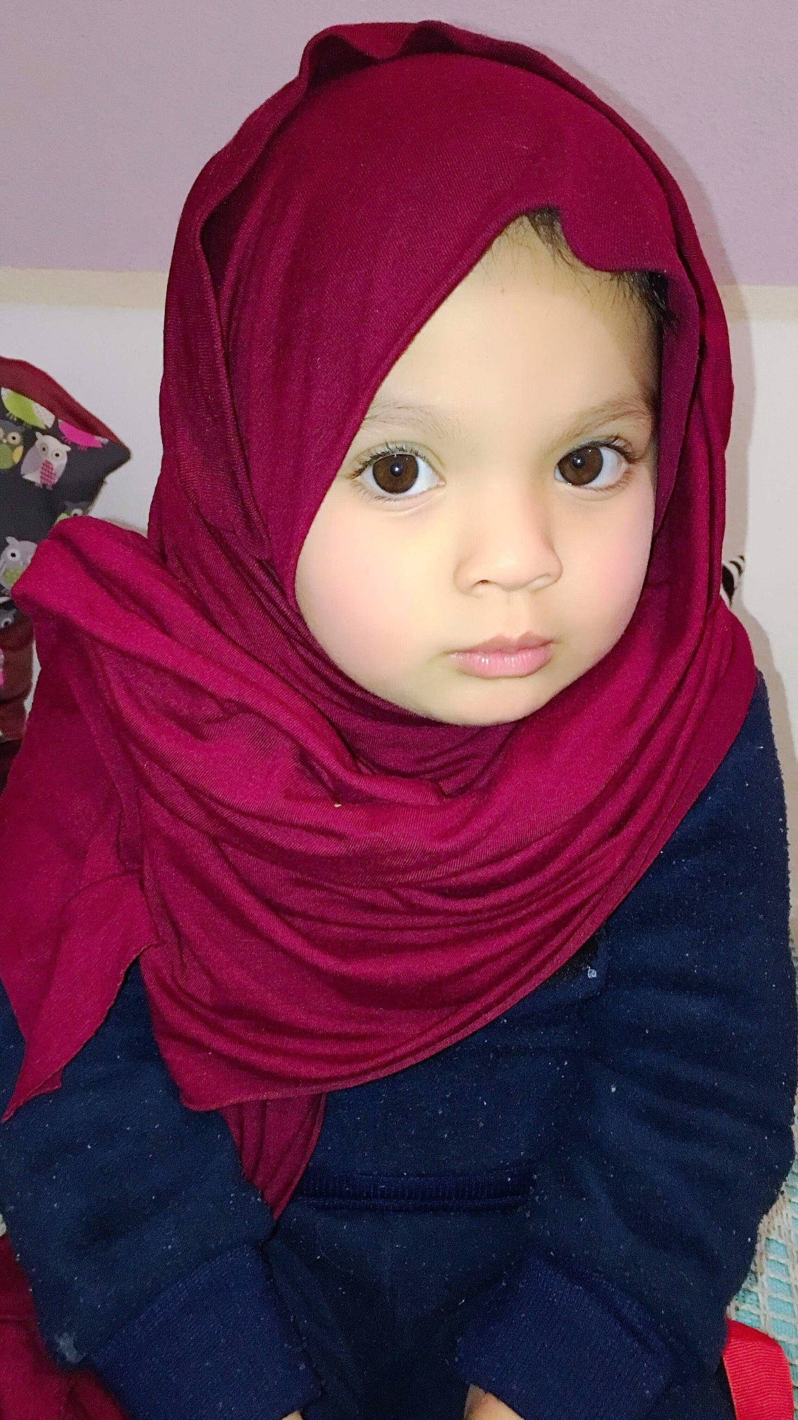Safia participe au concours pour gagner de l'argent avec cette photo : cheek, child, clothing, fashion_accessory, magenta, maroon, outerwear, person, pink, shawl, toddler