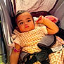 Jasmine a rejoint le concours — aidez-le/la à gagner de superbes lots ! baby, child, stroller, seatbelt, clothing, checkered, relaxed, infant, cute, portrait, indoors, seat, baby_girl, fabric, blanket, safety, resting, young, expression, casual