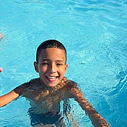 Larbi a rejoint le concours — aidez-le/la à gagner de superbes lots ! child, boy, swimming_pool, water, smiling, summer, outdoor, people, fun, happy, swimwear, sunlight, recreation, leisure, young, splashing, group, skin, arms, head