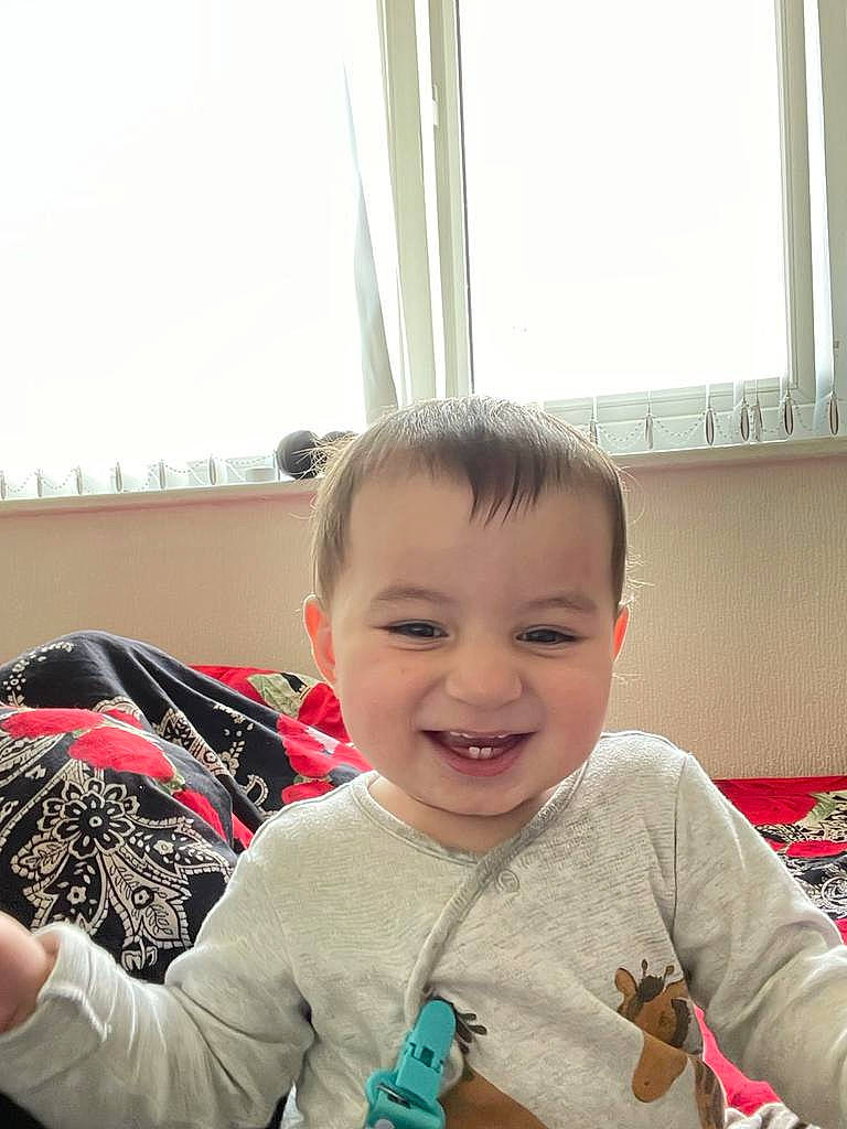 Aariz is registered to the contest to win money with this photo: beauty, chin, eye, face, facial_expression, fun, hairstyle, happy, head, joy, mammal, morning, people, person, skin, smile, standing, summer, toddler, travel