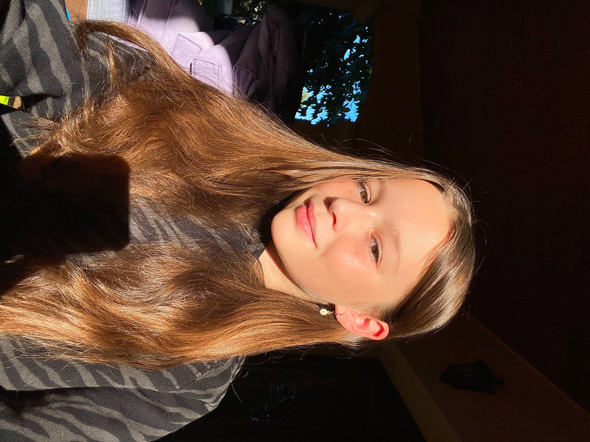 Léna a rejoint le concours — aidez-le/la à gagner de superbes lots ! automotive_lighting, black_hair, dress, eyebrow, eyelash, eyewear, fashion_accessory, flash_photography, fun, glasses, happy, hat, jaw, joy, lip, nose, person, red_hair, smile, sunglasses