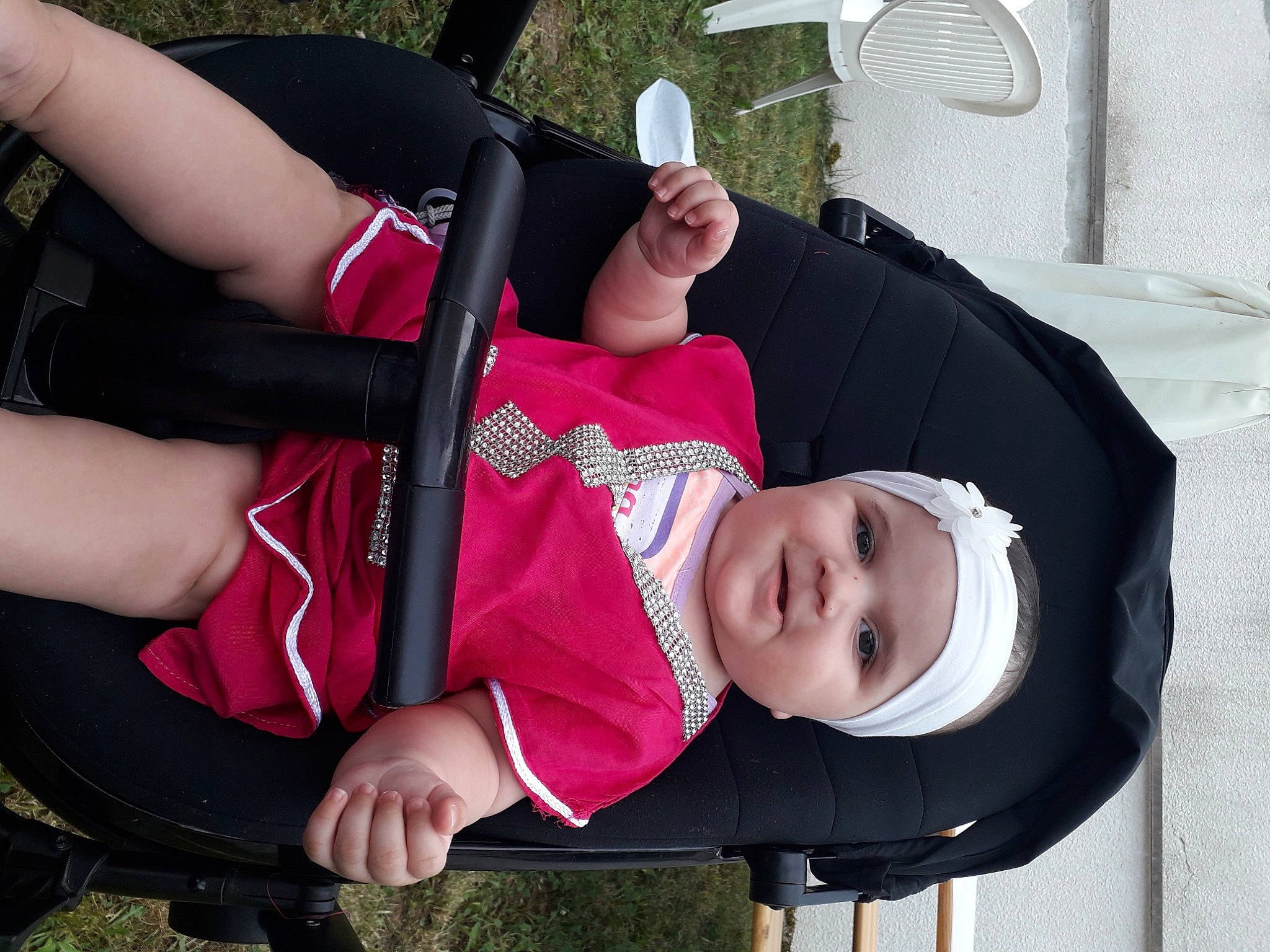 Kenza a rejoint le concours — aidez-le/la à gagner de superbes lots ! arm, baby, baby_carriage, baby_products, child, headwear, person, pink, product, sitting, toddler