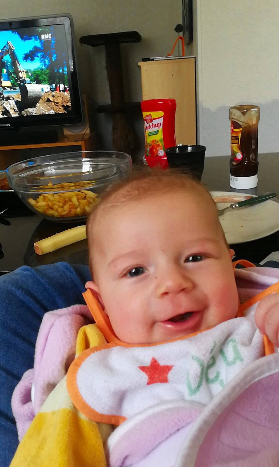 Clément a rejoint le concours — aidez-le/la à gagner de superbes lots ! baby, child, eating, junk_food, person, toddler