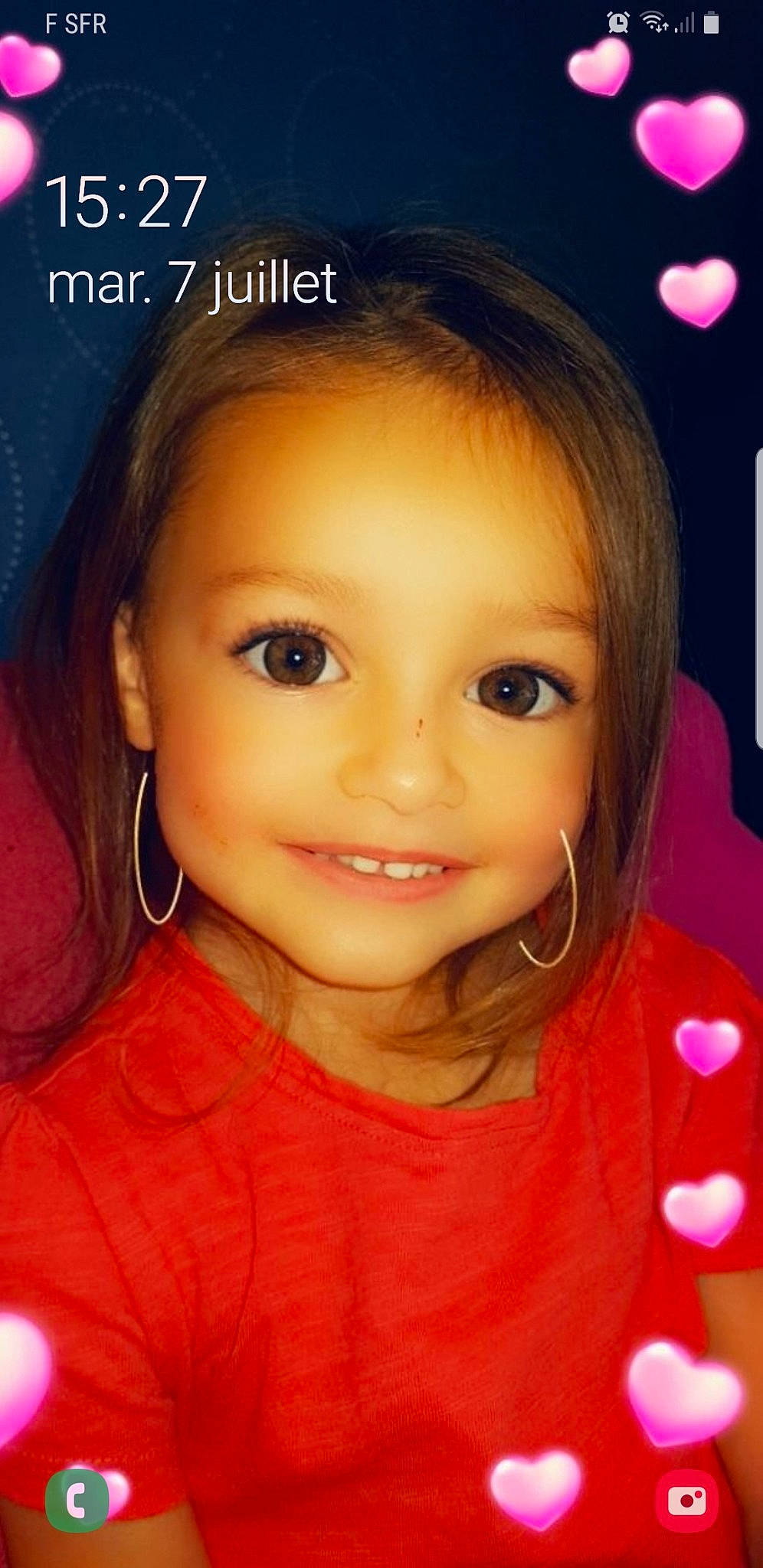 Milla participe au concours pour gagner de l'argent avec cette photo : beauty, brown_hair, cheek, child, child_model, chin, eye, eyebrow, eyelash, face, facial_expression, forehead, hair, hairstyle, head, iris, joy, lip, nose, person