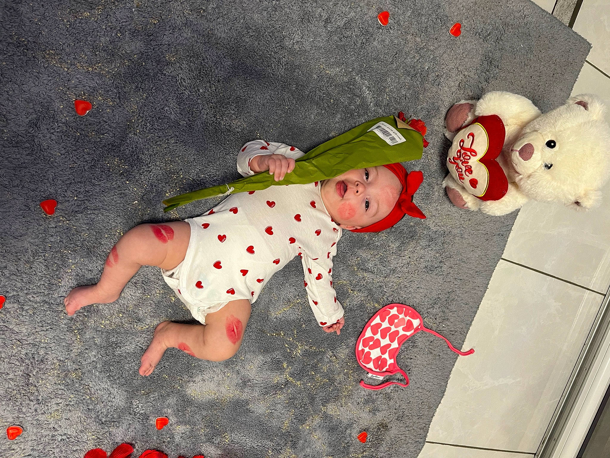 Céleste a rejoint le concours — aidez-le/la à gagner de superbes lots ! baby, baby_products, baby_toddler_clothing, baby_toys, carmine, child, flooring, fun, happy, pattern, people_in_nature, person, play, plush, sleeve, stuffed_toy, textile, toddler, toy