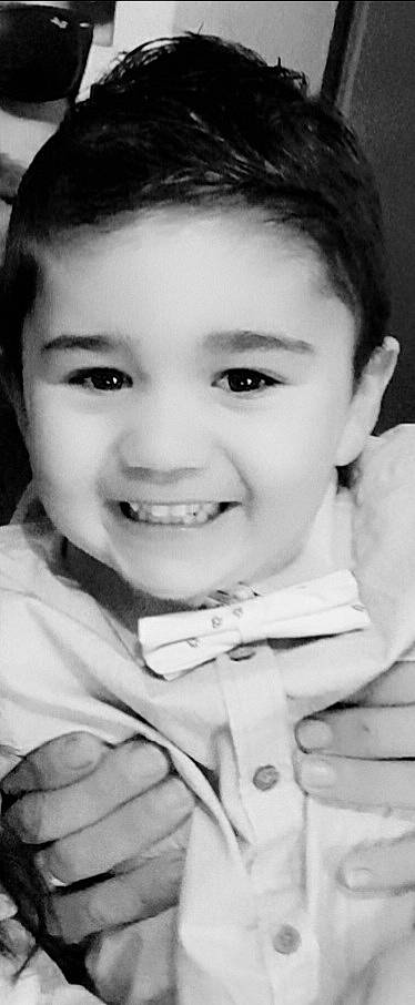 Kenzo participe au concours pour gagner de l'argent avec cette photo : black, cheek, chin, eye, eyebrow, eyelash, flash_photography, forehead, hair, hairstyle, hand, happy, jaw, joy, lip, mouth, nose, organ, person, skin