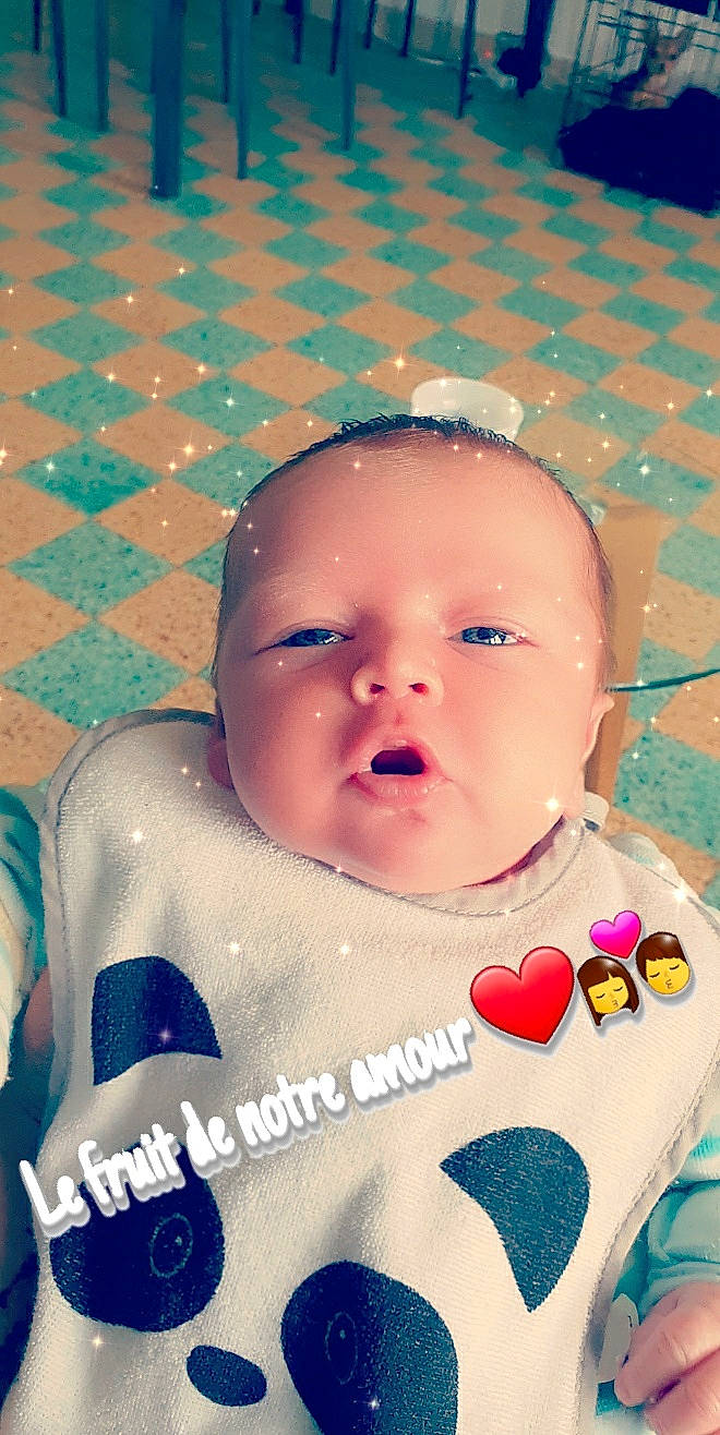 Aaron participe au concours pour gagner de l'argent avec cette photo : baby, cheek, child, face, forehead, fun, head, leisure, nose, person, toddler