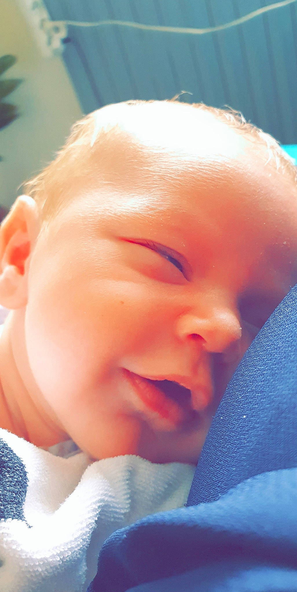 Aaron a rejoint le concours — aidez-le/la à gagner de superbes lots ! baby, cheek, child, chin, close_up, ear, eye, face, facial_expression, forehead, head, lip, mouth, nose, person, skin, sleep, smile, toddler