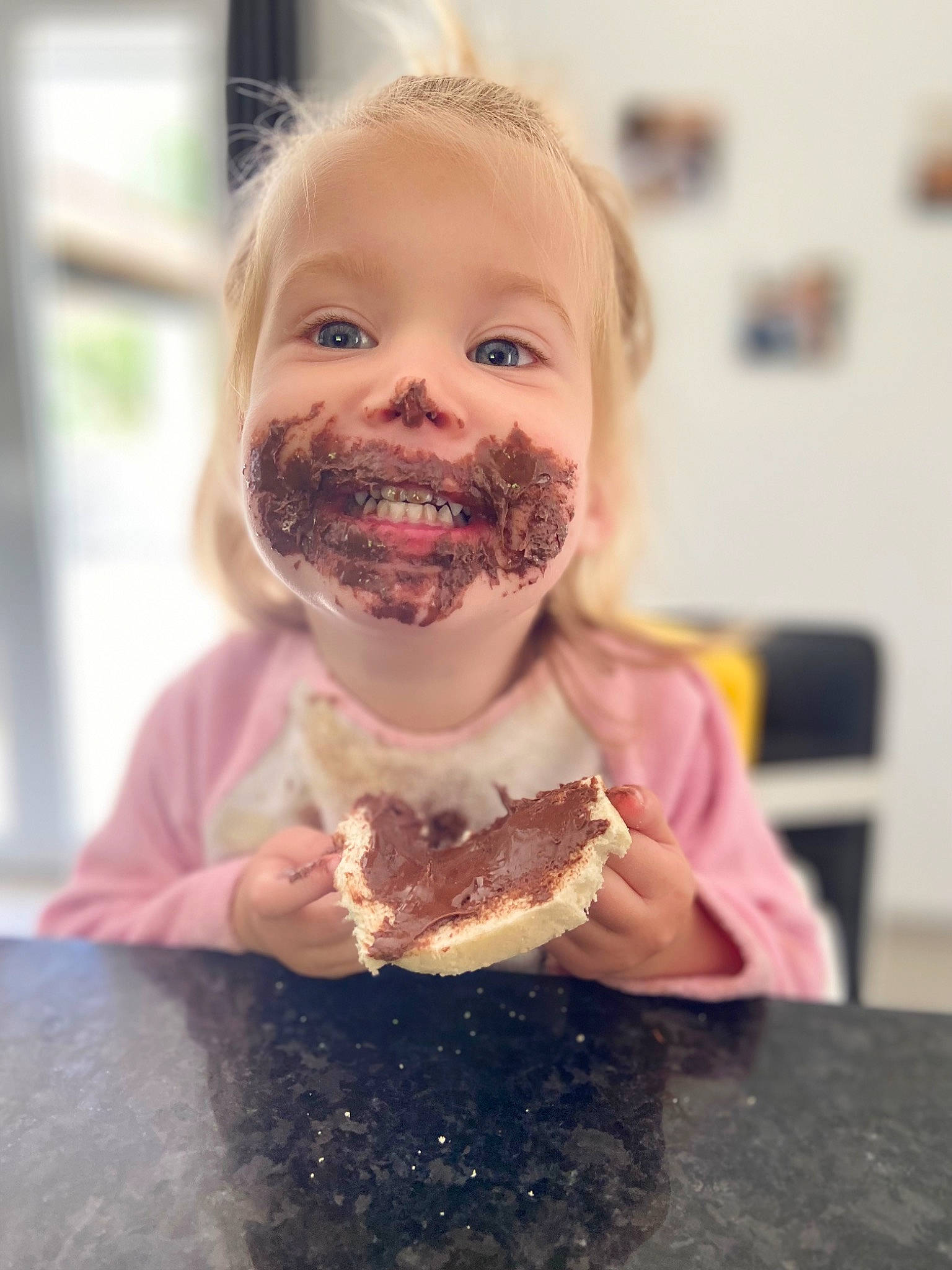 Alya a rejoint le concours — aidez-le/la à gagner de superbes lots ! baked_goods, birthday_cake, brown_hair, cake, cuisine, dessert, dish, food, food_craving, frozen_dessert, fun, happy, ingredient, jaw, joy, lip, mouth, person, smile, sweetness