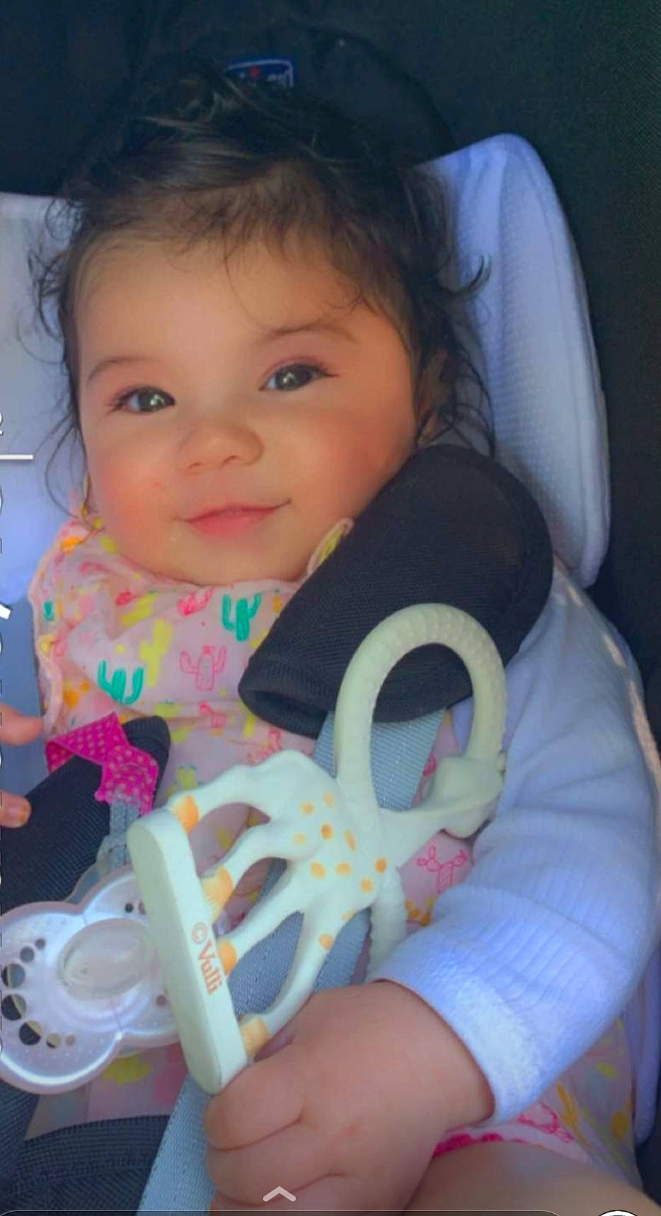 Lila a rejoint le concours — aidez-le/la à gagner de superbes lots ! baby, baby_toddler_clothing, cheek, child, coffee_cup, cup, eyebrow, fun, hair, happy, human_body, iris, mouth, nose, organ, person, skin, smile, toddler, white