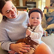 Rafael participe au concours pour gagner de l'argent avec cette photo : baby, woman, smiling, indoor, clothing, hat, suspenders, holding, happy, face, person, couch, blurred_background, warm_lighting, child, portrait, family, cute, toddler, casual