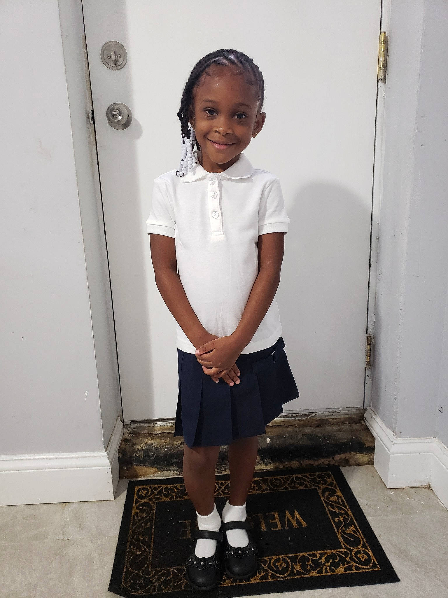 Shiana is registered to the contest to win money with this photo: child, joint, joy, knee, person, shoe, shoulder, standing