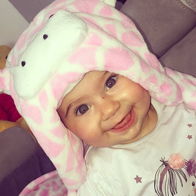 Elsa participe au concours pour gagner de l'argent avec cette photo : baby, bonnet, cheek, child, ear, face, head, headgear, headwear, joy, lip, mouth, nose, person, photography, pink, selfie, skin, smile, toddler
