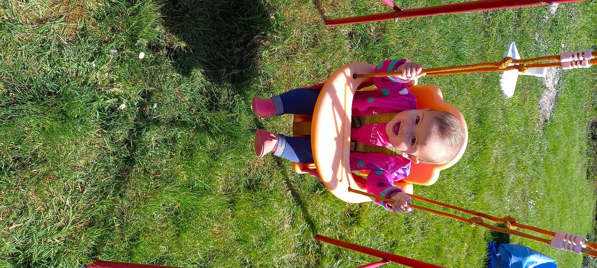 Enalya participe au concours pour gagner de l'argent avec cette photo : baby, baby_toddler_clothing, child, dress, fun, grass, groundcover, happy, hat, landscape, lawn, leisure, people_in_nature, person, plant, play, recreation, sandal, smile, toddler