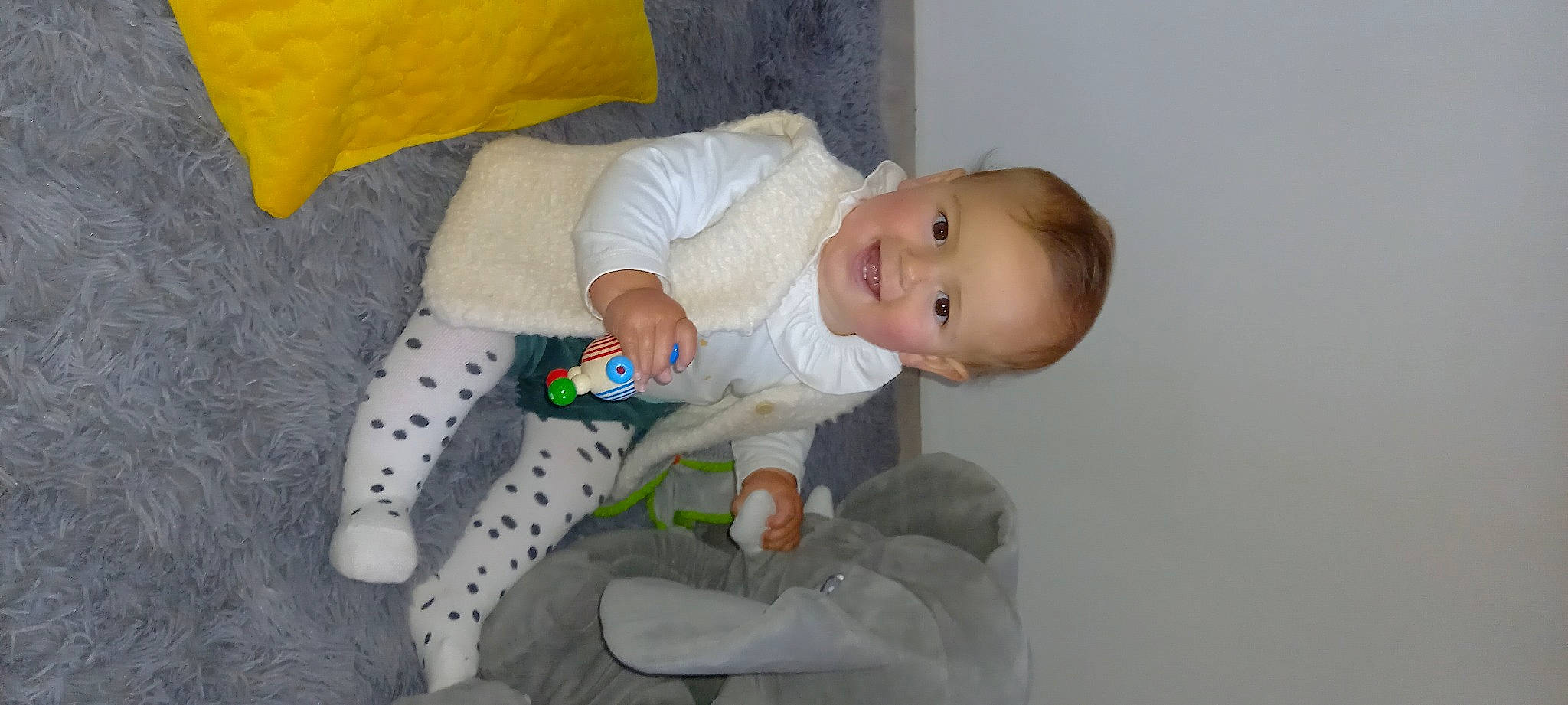 Enalya a rejoint le concours — aidez-le/la à gagner de superbes lots ! baby, baby_products, baby_toddler_clothing, cheek, child, comfort, finger, hand, iris, joy, person, sitting, skin, sleeve, smile, toddler