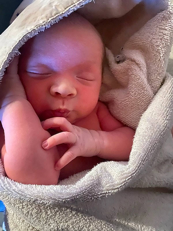 Lorenzo participe au concours pour gagner de l'argent avec cette photo : baby, baby_sleeping, baby_toddler_clothing, cheek, chin, comfort, eye, eyebrow, finger, gesture, human_body, iris, lip, mouth, nail, nose, person, skin, textile, thumb