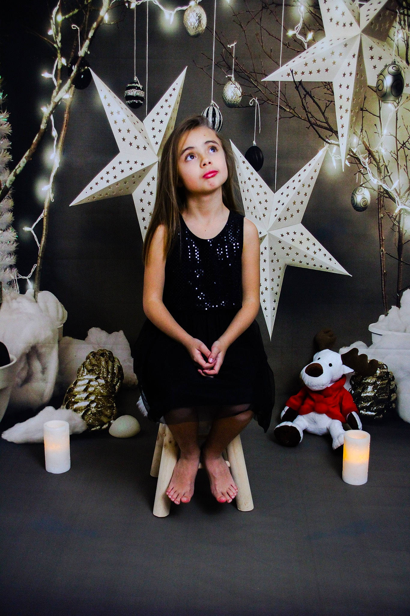 Anna Lynn participe au concours pour gagner de l'argent avec cette photo : child_model, dress, fashion, fashion_accessory, footwear, illustration, person, photo_shoot, photography, shoe, sitting