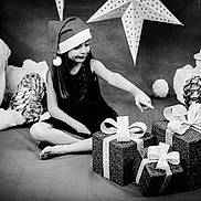 Anna Lynn a rejoint le concours — aidez-le/la à gagner de superbes lots ! black_and_white, headgear, monochrome, monochrome_photography, photograph, photography, room, style