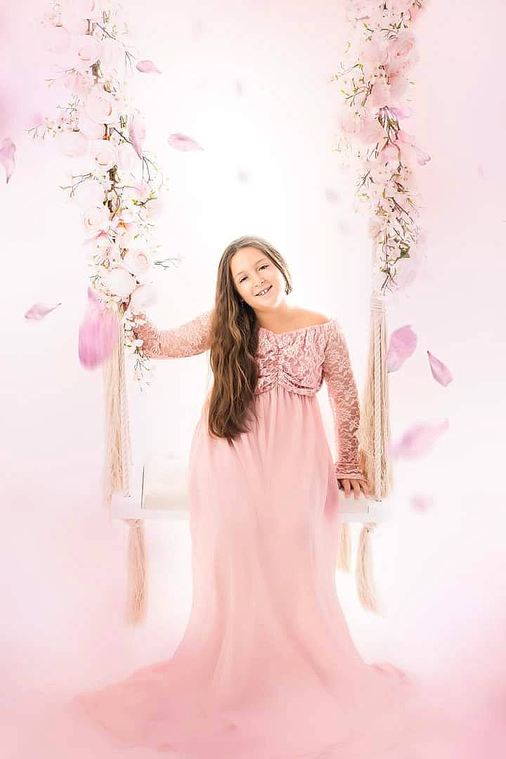 Eva participe au concours pour gagner de l'argent avec cette photo : branch, day_dress, dress, face, fashion, flash_photography, formal_wear, gesture, gown, happy, joy, magenta, one_piece_garment, person, pink, plant, skin, sleeve, textile, tree