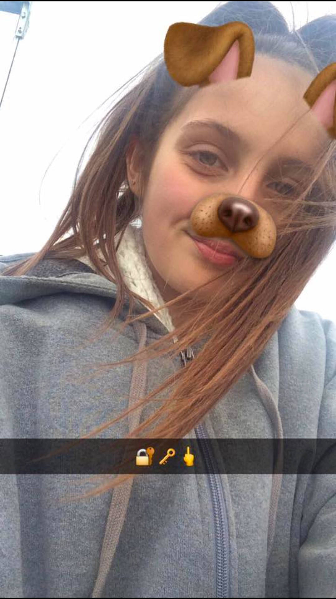 Laura a rejoint le concours — aidez-le/la à gagner de superbes lots ! clothing, costume, glasses, hair, hairstyle, head, nose