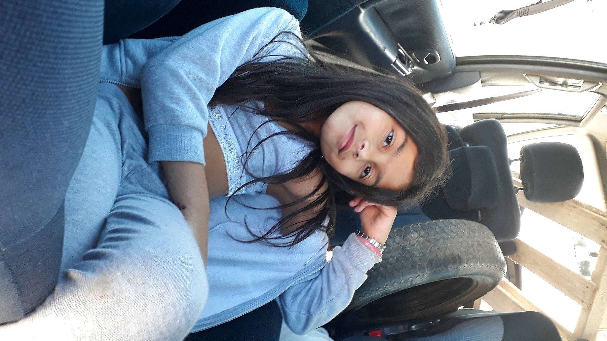 Mariana participe au concours pour gagner de l'argent avec cette photo : automotive_design, automotive_exterior, automotive_tire, black_hair, car, comfort, cool, eye, face, flash_photography, hairstyle, head, joy, leg, motor_vehicle, person, personal_luxury_car, rim, textile, thigh