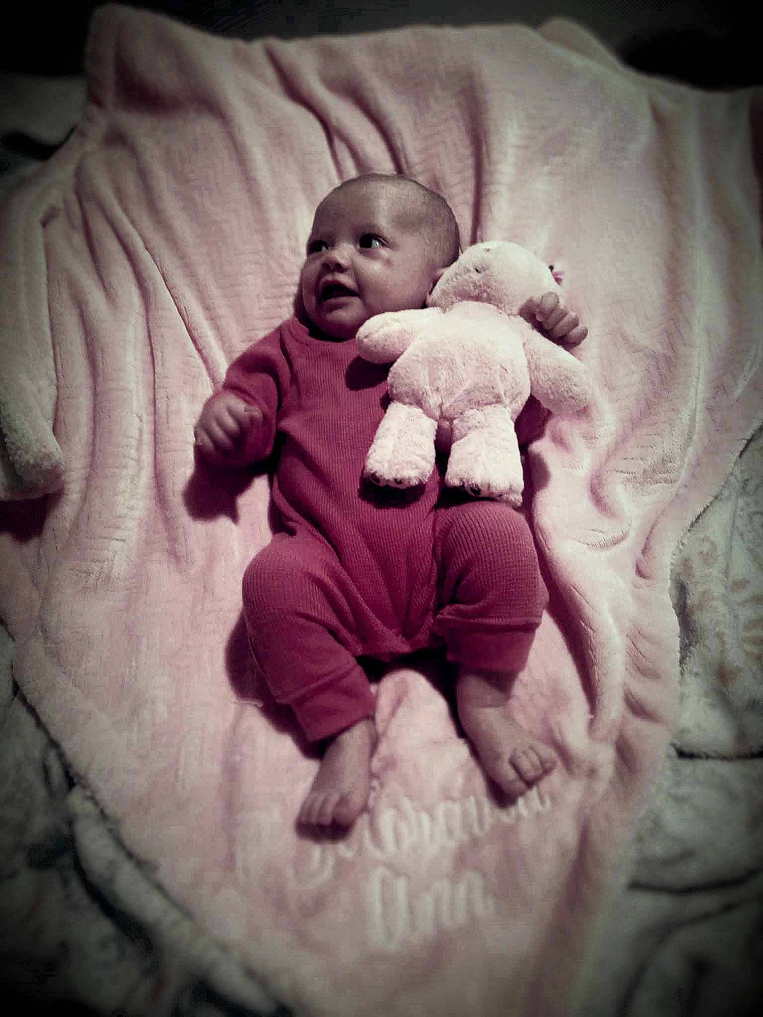 Moravia is registered to the contest to win money with this photo: arm, baby, baby_sleeping, baby_toddler_clothing, bedtime, cheek, child, comfort, flesh, gesture, hand, happy, human_body, linens, mouth, person, sitting, skin, sleeve, thumb