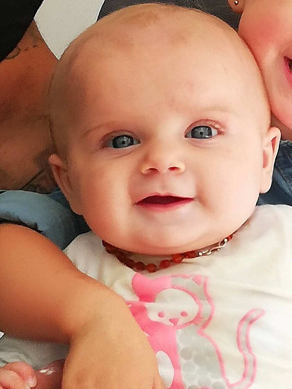 Maïcya a rejoint le concours — aidez-le/la à gagner de superbes lots ! baby, baby_making_funny_faces, beauty, cheek, child, chin, close_up, eye, eyebrow, face, facial_expression, forehead, head, iris, lip, mouth, nose, person, pink, skin