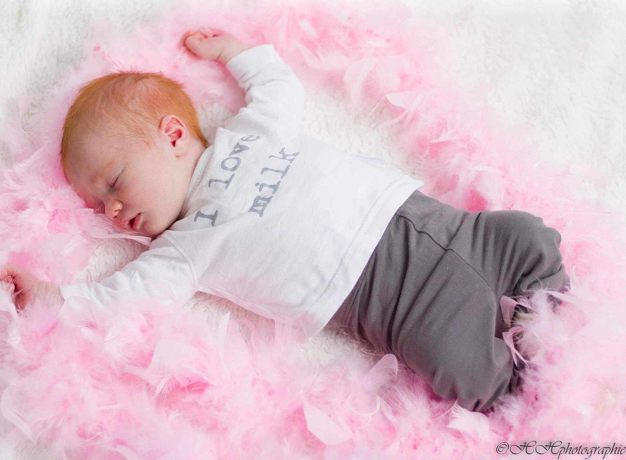 Jade participe au concours pour gagner de l'argent avec cette photo : baby, baby_products, baby_sleeping, baby_toddler_clothing, beauty, bedtime, cheek, child, costume, fur, head, person, photograph, photography, pink, portrait_photography, product, skin, sleep, toddler