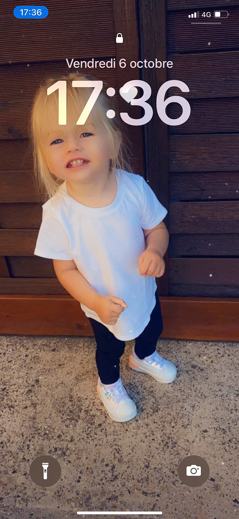 Lou a rejoint le concours — aidez-le/la à gagner de superbes lots ! arm, baby, baby_toddler_clothing, child, denim, electric_blue, face, fun, happy, human_leg, knee, pattern, person, sleeve, smile, sock, sportswear, t_shirt, thigh, toddler