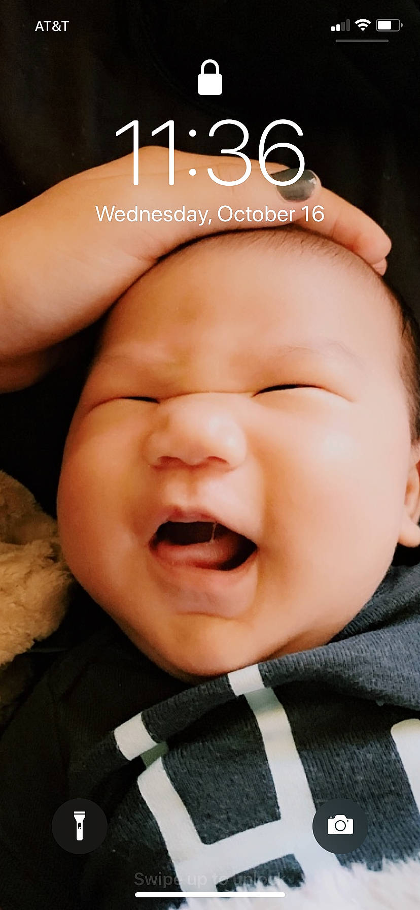 Daelen is registered to the contest to win money with this photo: baby, baby_laughing, baby_making_funny_faces, cheek, child, chin, face, facial_expression, forehead, happy, head, laugh, lip, mouth, nose, person, photo_caption, photography, skin, smile