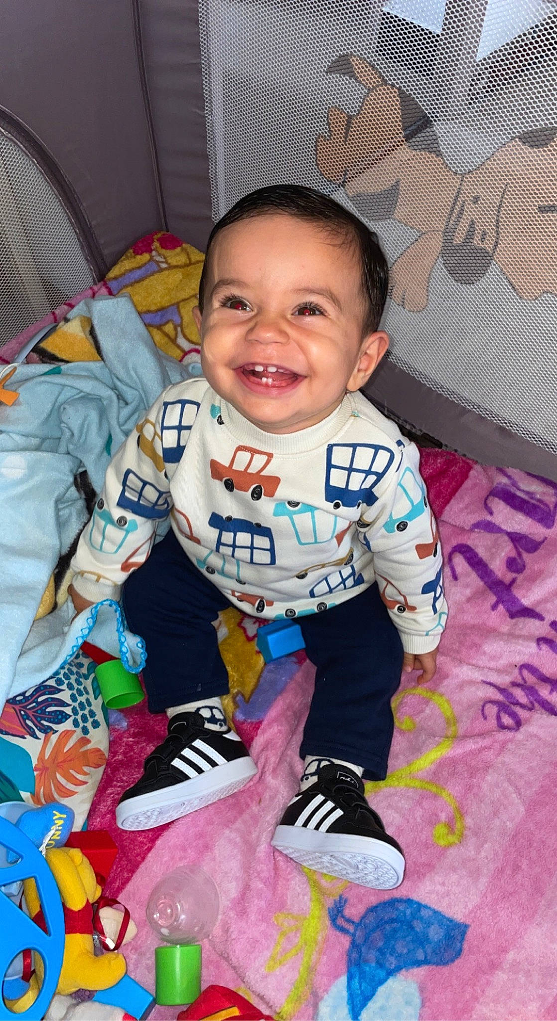 Yvan a rejoint le concours — aidez-le/la à gagner de superbes lots ! arm, baby, baby_toddler_clothing, cheek, child, comfort, face, facial_expression, flooring, fun, happy, head, joy, person, pink, product, skin, sleeve, smile, t_shirt