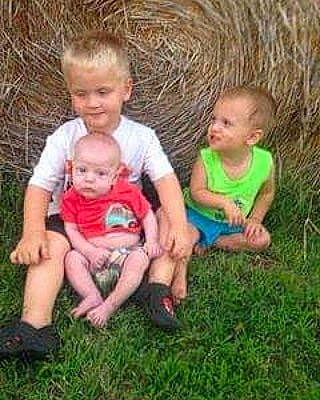 Brentlee joined the competition — help win amazing prizes! baby, child, cousin, family, fun, grass, grass_family, lawn, meadow, people, person, photography, plant, play, sibling, sitting, toddler