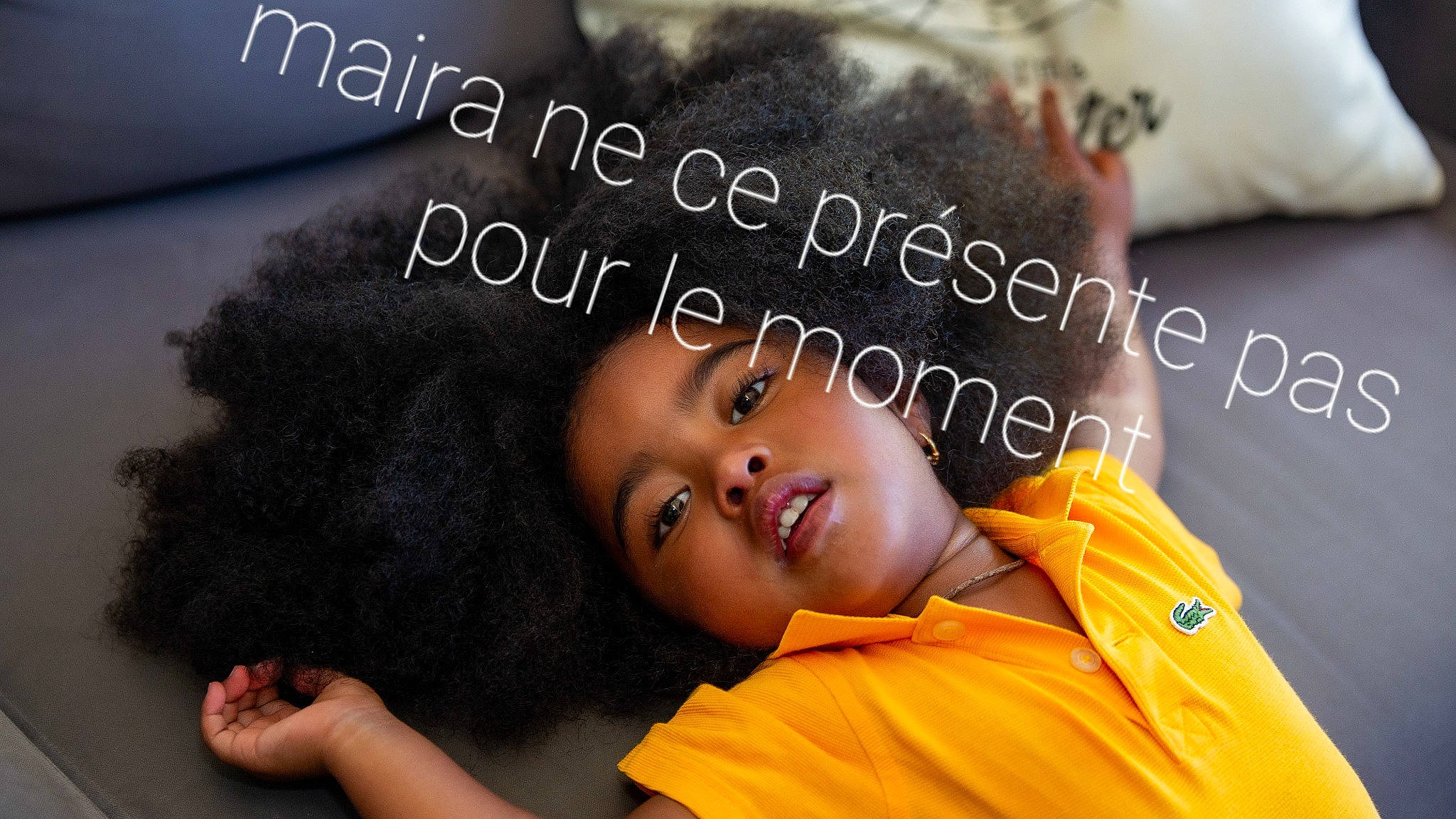 Maïra participe au concours pour gagner de l'argent avec cette photo : afro, baby, black_hair, cheek, child, ear, eye, eyebrow, eyelash, face, finger, flash_photography, font, forehead, gesture, happy, nose, person, skin, textile