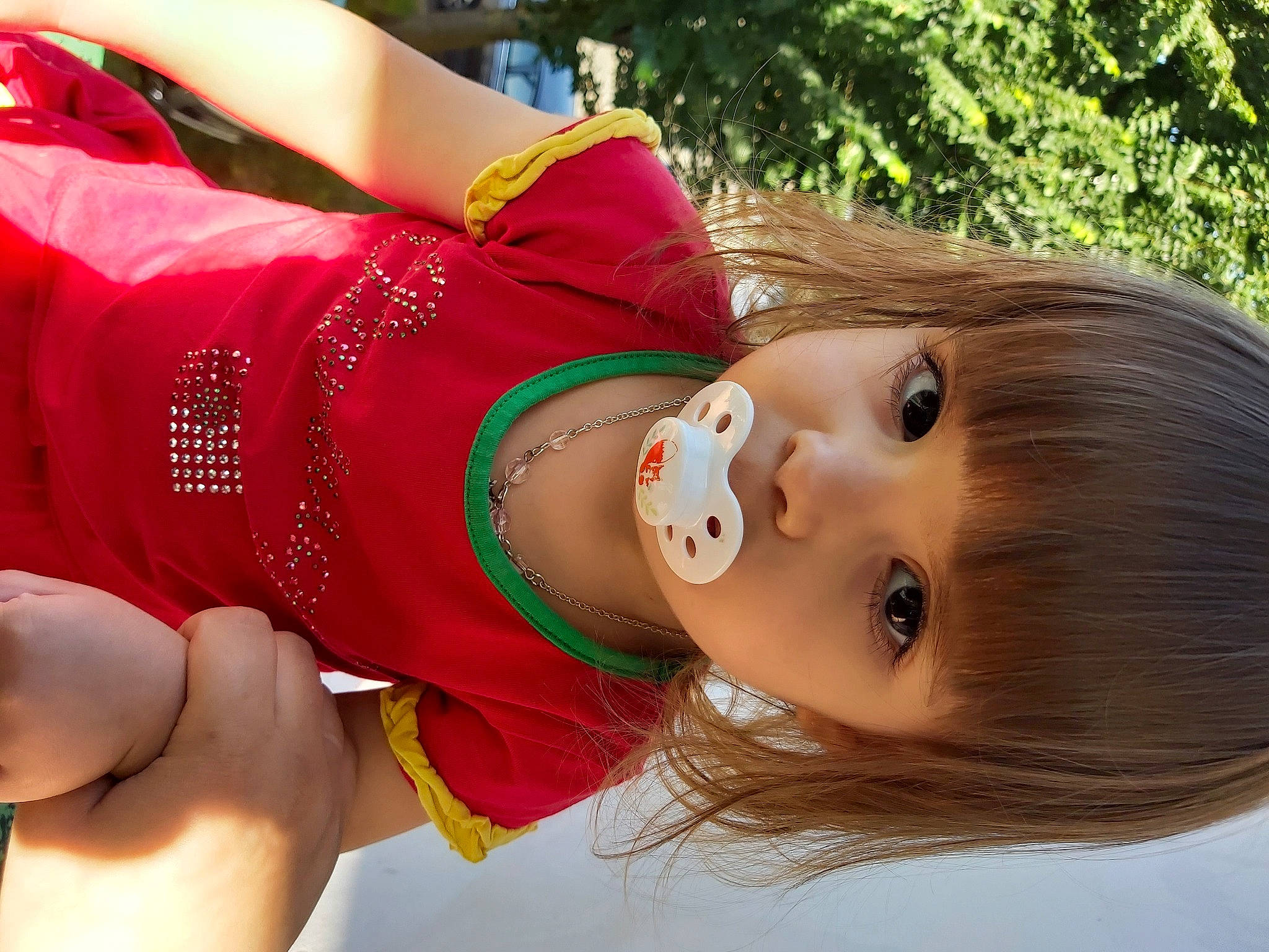 Luana a rejoint le concours — aidez-le/la à gagner de superbes lots ! child, person