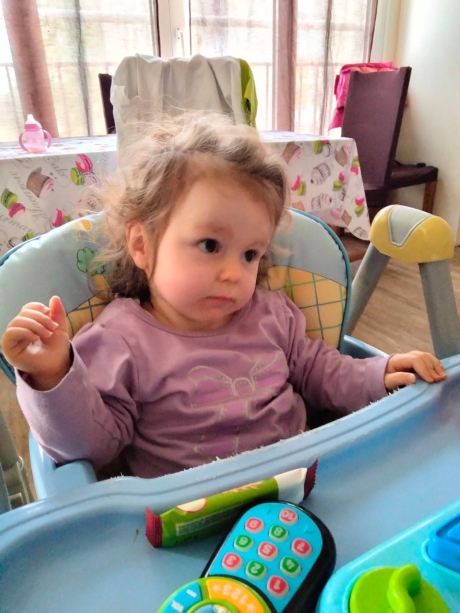 Maëllya a rejoint le concours — aidez-le/la à gagner de superbes lots ! baby, baby_playing_with_toys, baby_toddler_clothing, beauty, chair, cheek, child, comfort, face, fun, green, hair, head, people, person, photograph, product, room, sitting, snapshot