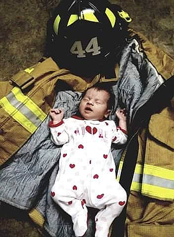 Anneliese is registered to the contest to win money with this photo: child, fictional_character, person, photography, toddler