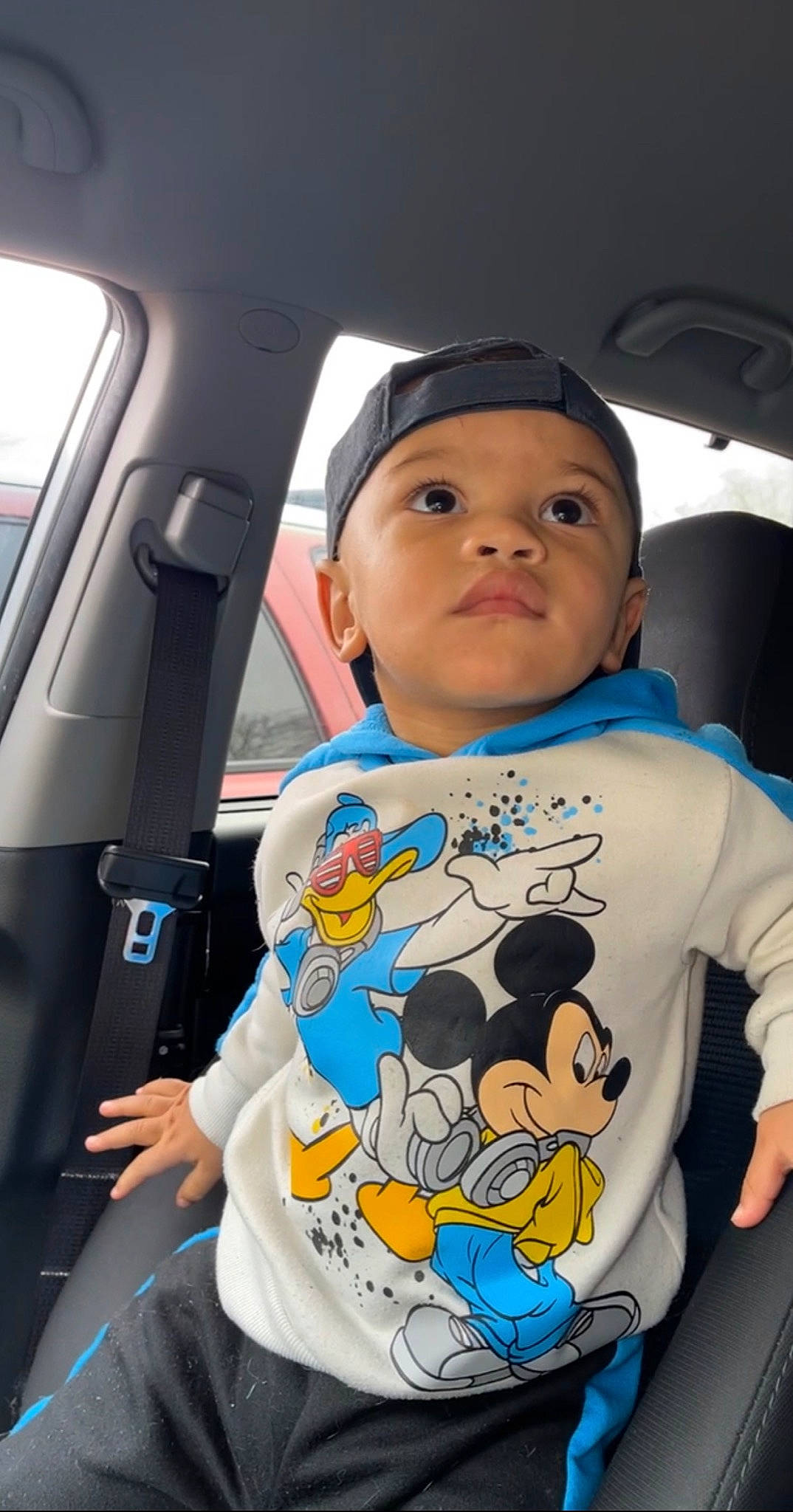 Irie is registered to the contest to win money with this photo: auto_part, automotive_design, automotive_exterior, automotive_window_part, car, car_seat, car_seat_cover, child, cool, family_car, head_restraint, headwear, motor_vehicle, people, person, seat_belt, sleeve, t_shirt, toddler, vehicle_door