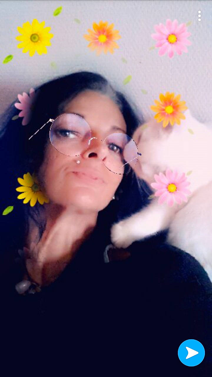 Neige Et Glouton participe au concours pour gagner de l'argent avec cette photo : black_hair, cheek, emotion, eye, face, flower, fun, girl, glasses, happiness, human, mouth, nose, person, petal, pink, plant, skin, smile, vision_care