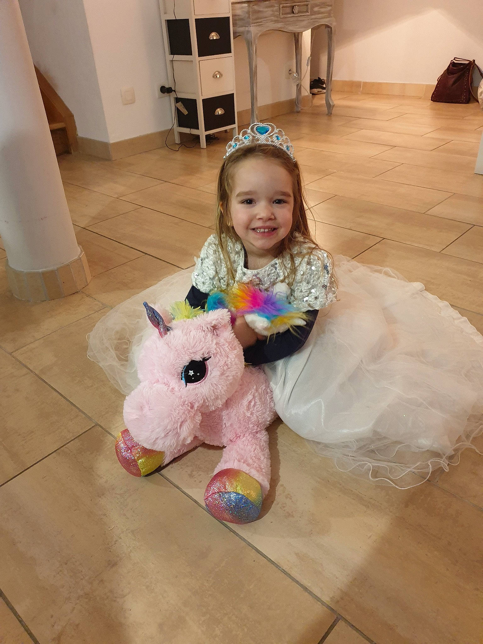 Lysandre a rejoint le concours — aidez-le/la à gagner de superbes lots ! child, floor, flooring, hardwood, joy, person, play, toddler