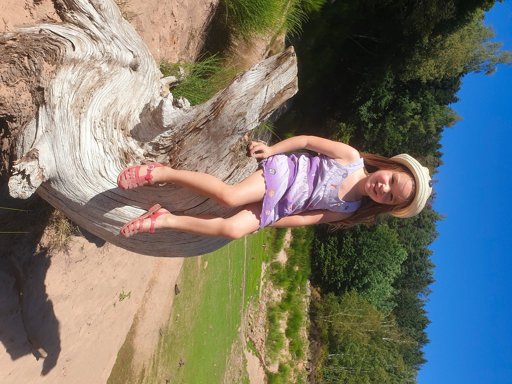 Lysandre participe au concours pour gagner de l'argent avec cette photo : headwear, joy, people_in_nature, person, summer, vacation