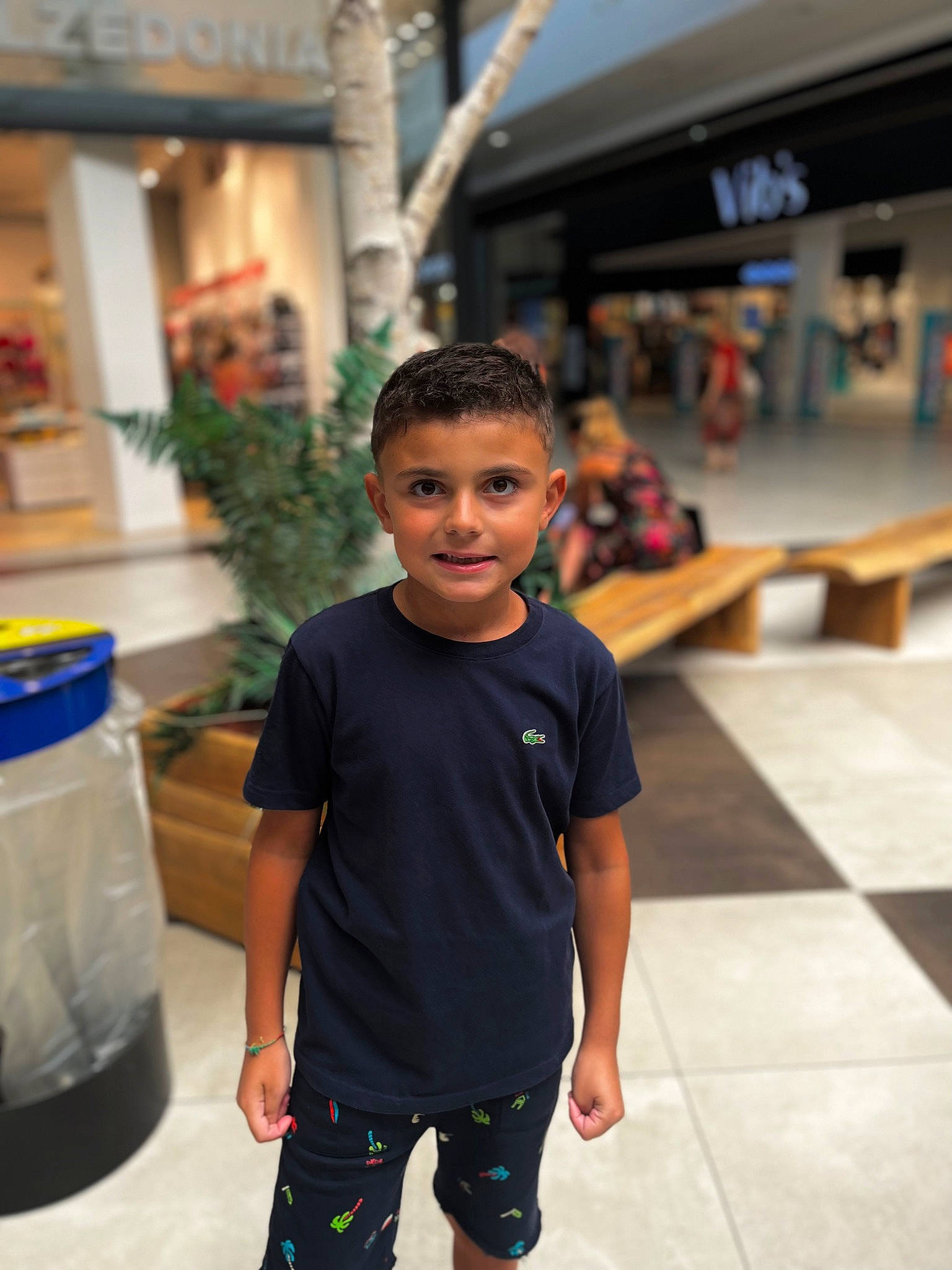 Mattéo participe au concours pour gagner de l'argent avec cette photo : board_short, child, flooring, fun, happy, joy, leisure, pedestrian, person, plant, road, room, shorts, sleeve, smile, street, t_shirt, toddler, travel, vacation