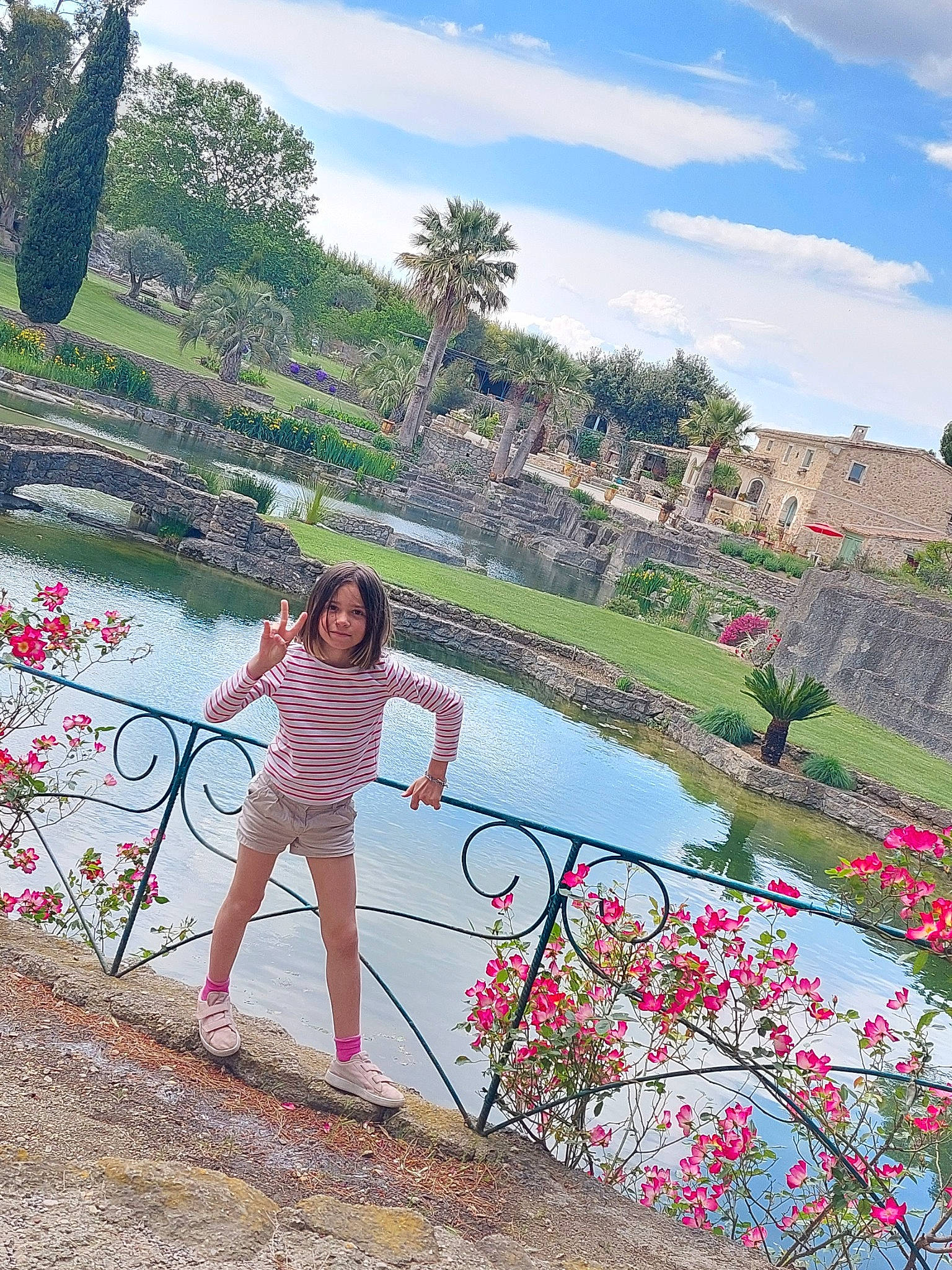 Sidonie a rejoint le concours — aidez-le/la à gagner de superbes lots ! body_of_water, botany, cloud, flower, grass, happy, lake, landscape, leisure, magenta, people_in_nature, person, pink, plant, recreation, sky, spring, summer, travel, tree